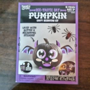 NIB!!! Bat Pumpkin Decorating Kit